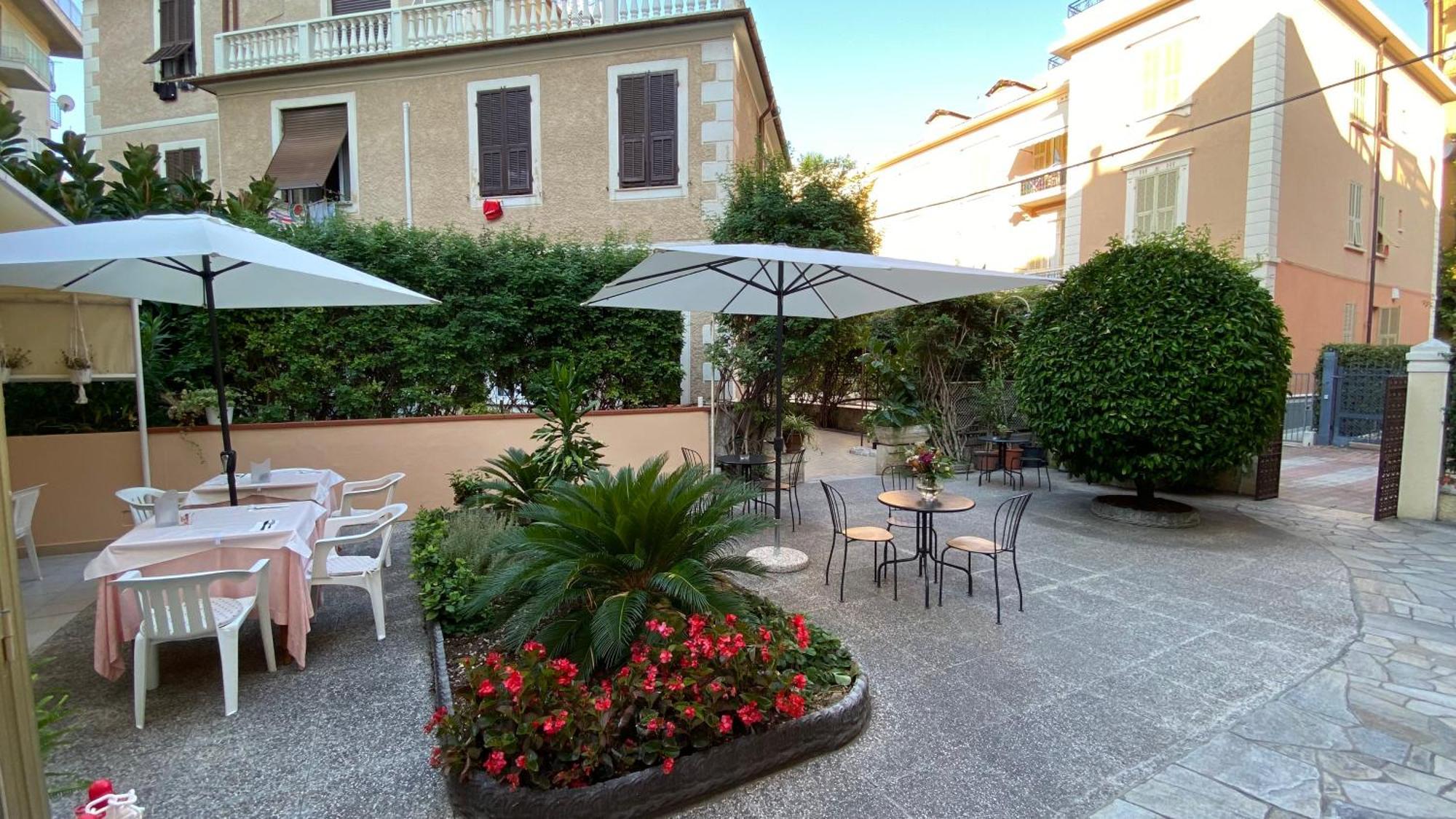 Hotel Fiorenza & Banksia Meuble Alassio Exterior foto