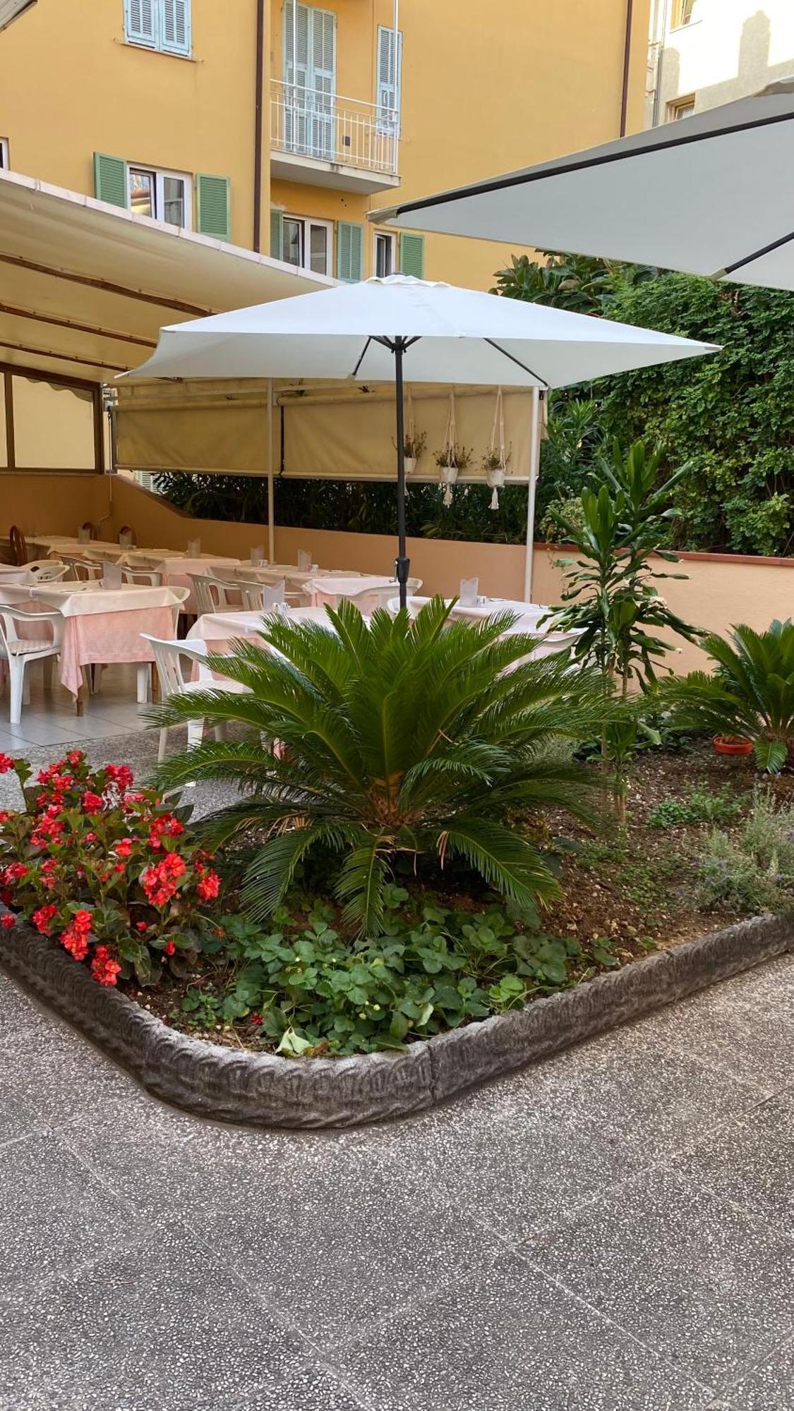 Hotel Fiorenza & Banksia Meuble Alassio Exterior foto
