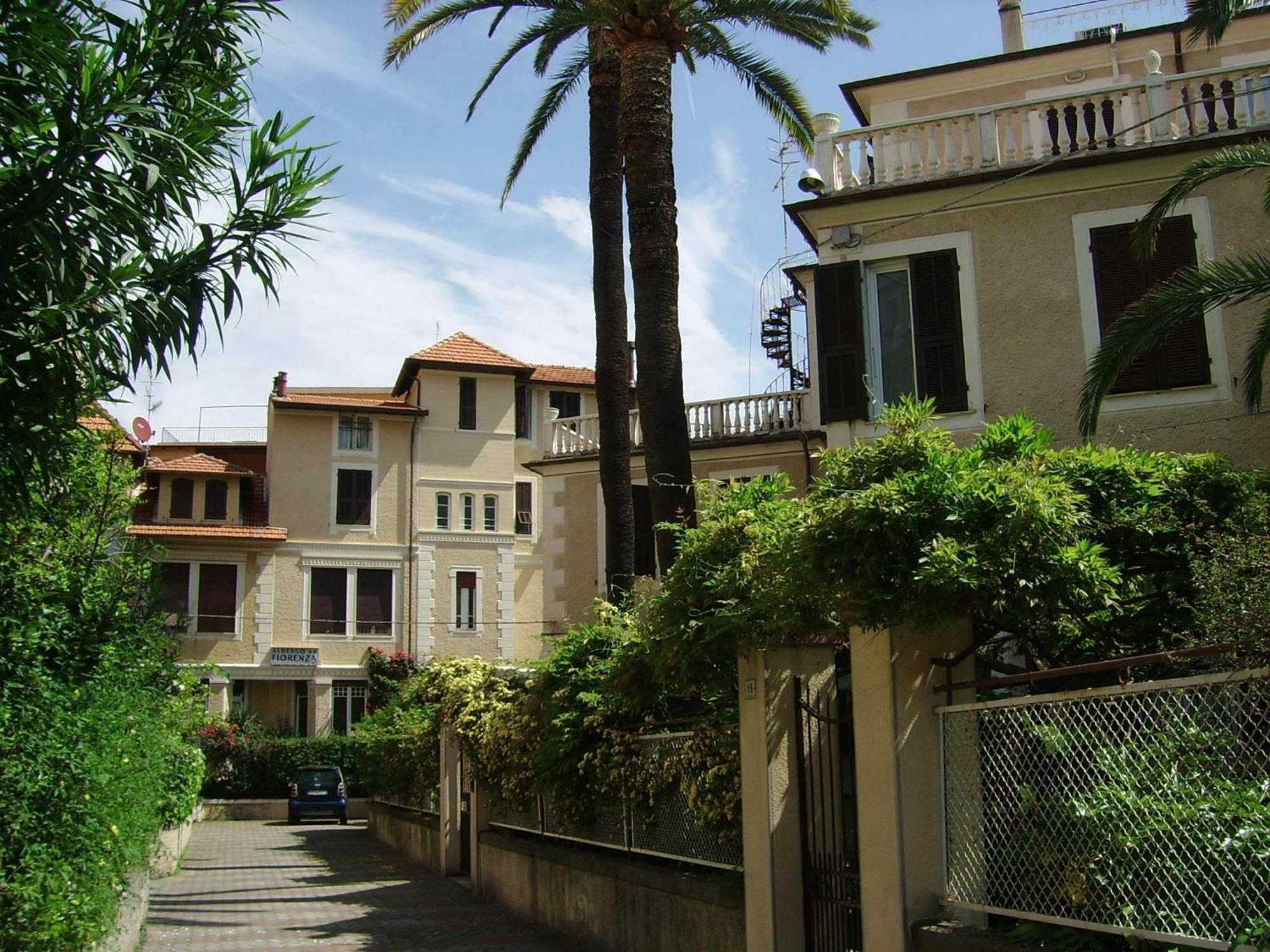 Hotel Fiorenza & Banksia Meuble Alassio Exterior foto