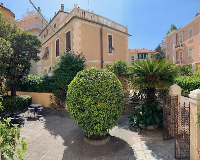 Hotel Fiorenza & Banksia Meuble Alassio Exterior foto